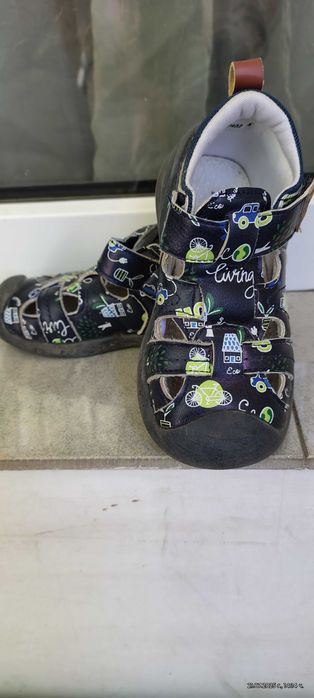 Детски сандали 24 номер, със затворени пръсти и пета