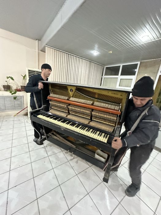 Достака мебели и пианино