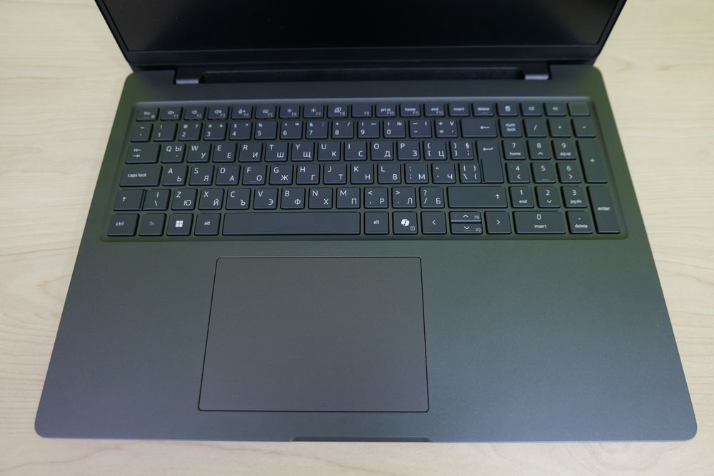 Dell  pro MAX 16 MC16250 Ultra 7 265H RTX BLACKWELL 500 6 GB GDDR7