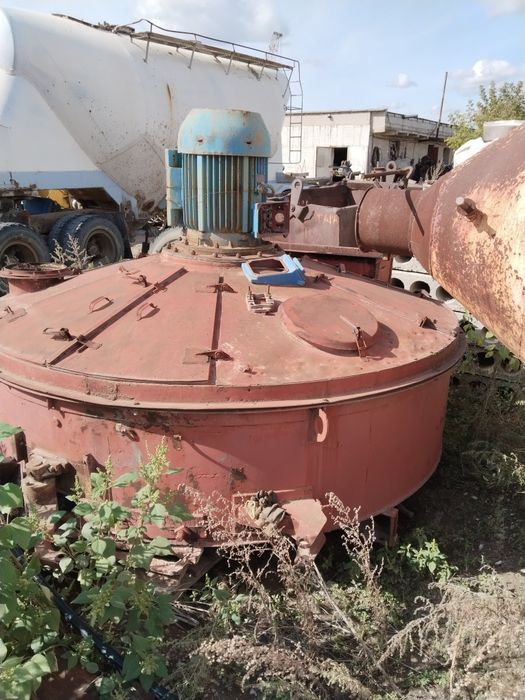 Продам бетономешалку объем 2м3.