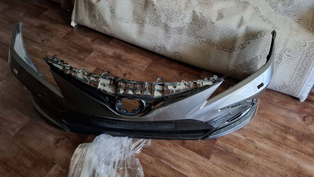 Передний бампер Toyota Camry