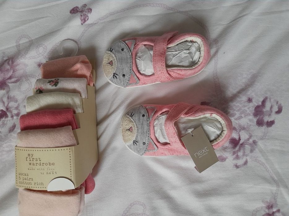 set papuci sosete bebe roz fata fetita next nou eticheta