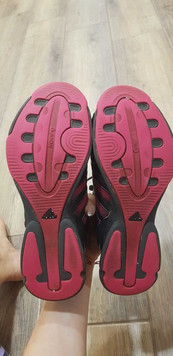 Маратонки адидас