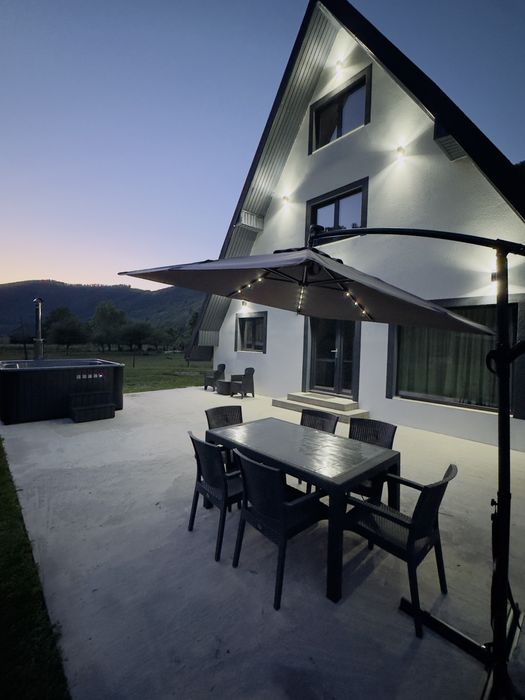 Sunny Hill Cab/ Cabană/ Casă de închiriat+ ciubăr/jacuzzi