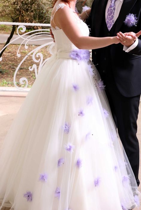 vând rochie de mireasă dantelă și voal, mărimea 38-40,  preț 600 lei.