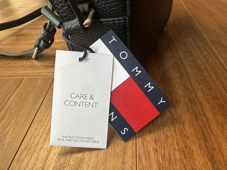 СРОЧНО продам сумку ориг  TOMMY JEANS