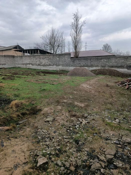 Yangi bozorda 10 sotix yer maydoni 5sotixi sotiladi