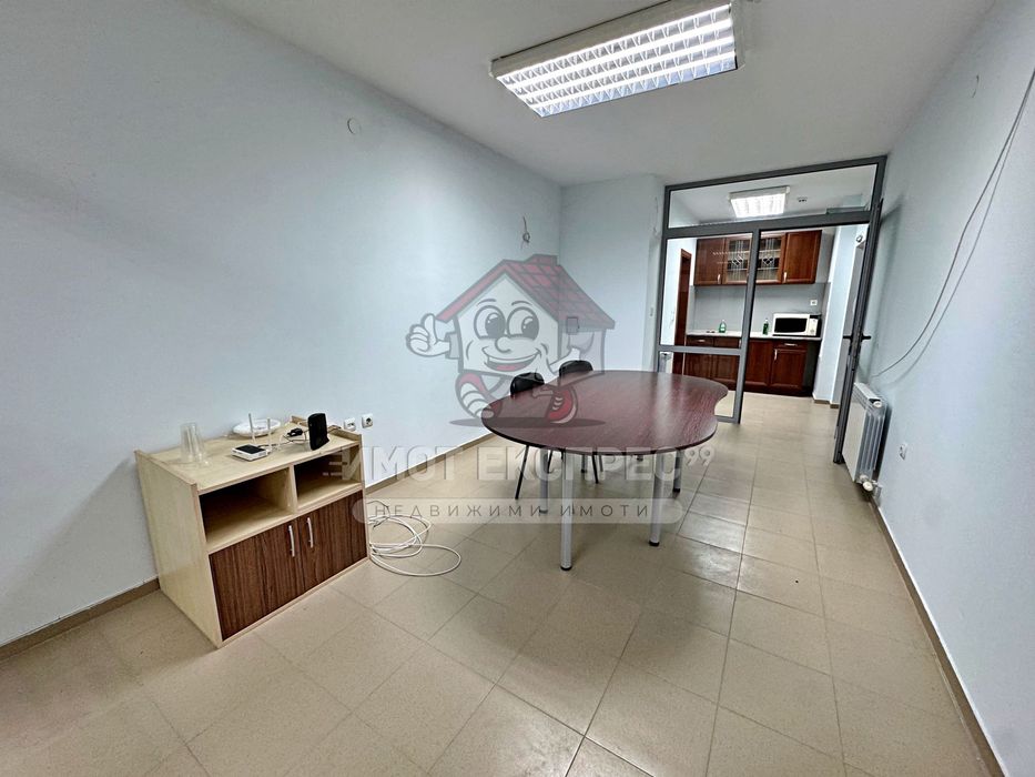 Офис, с кухненски бокс, ново строителство, в Супер Център, с асансьор