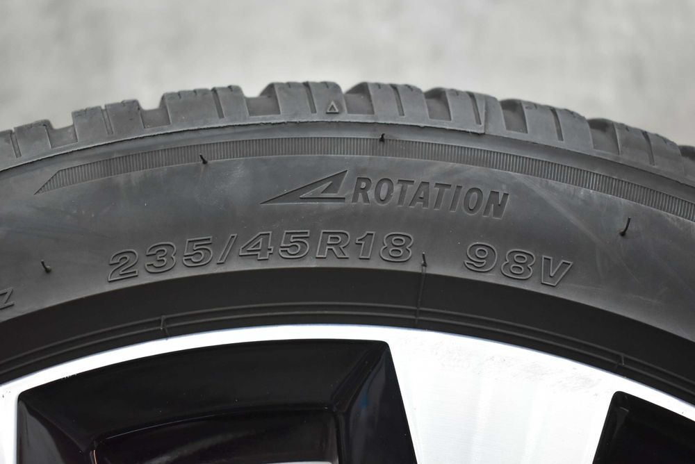 Зимни гуми 235/45/18 Bridgestone