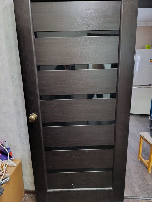 Продам дверь межкомнатную б/у