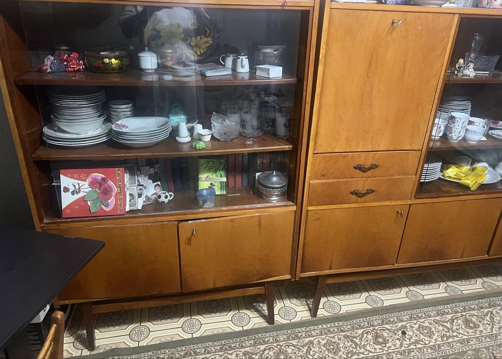 Отдам сервант.