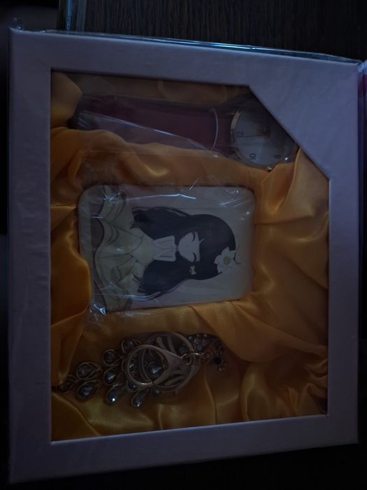 Стилен подарък за момиче/жена