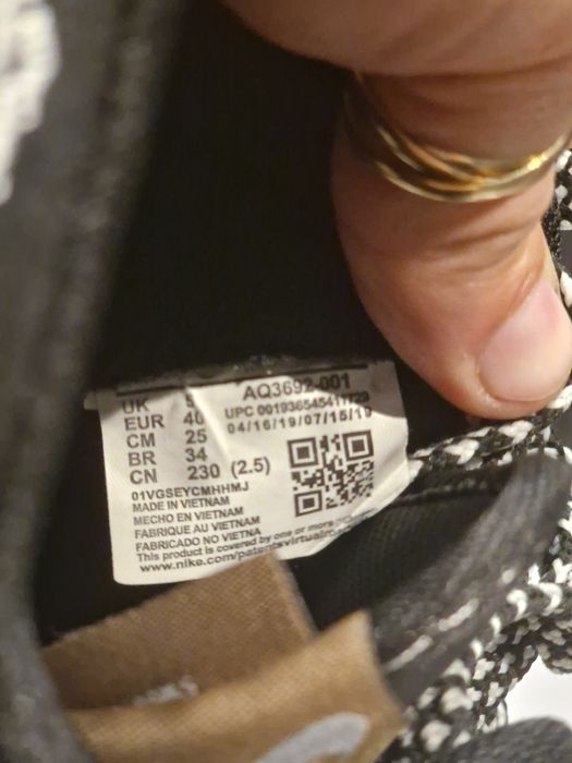 Продавам запазени,почти нови маратонки Nike Air CR7 и  Nike Halloween