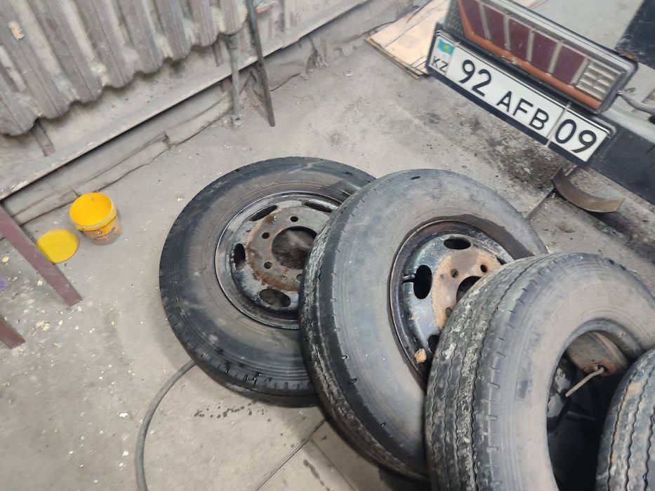 Продам резину на р16 .7.00