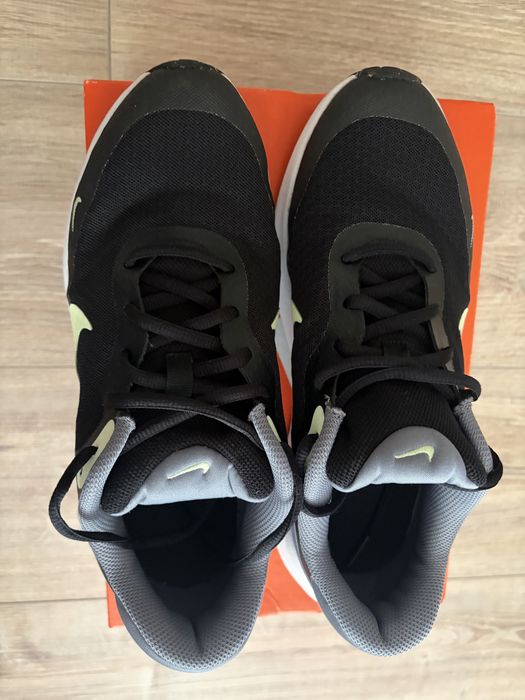 Маратонки Nike 39 номер