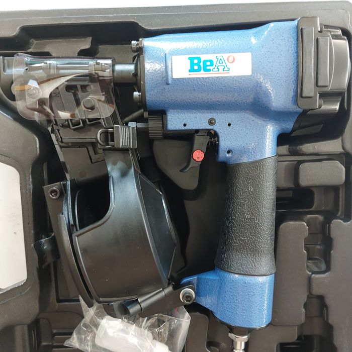 Пневматичен такер пистолет за битумни керемиди Беа BEA 556 DC