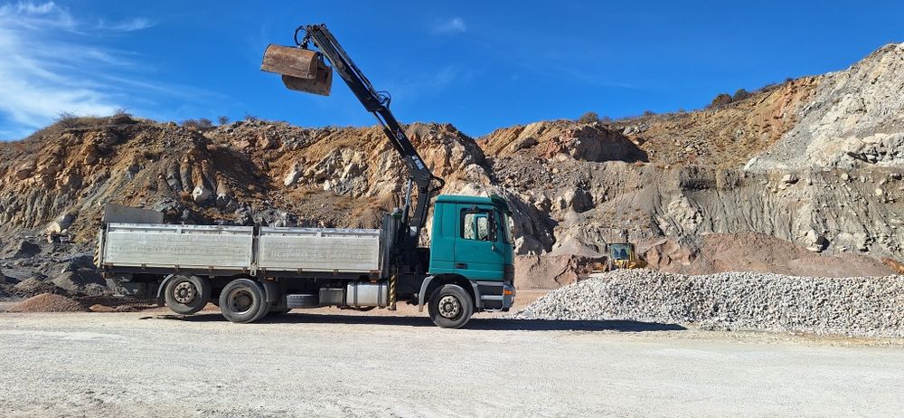 Транспортни услуги камиона с кран и падащ борд  Топ цени