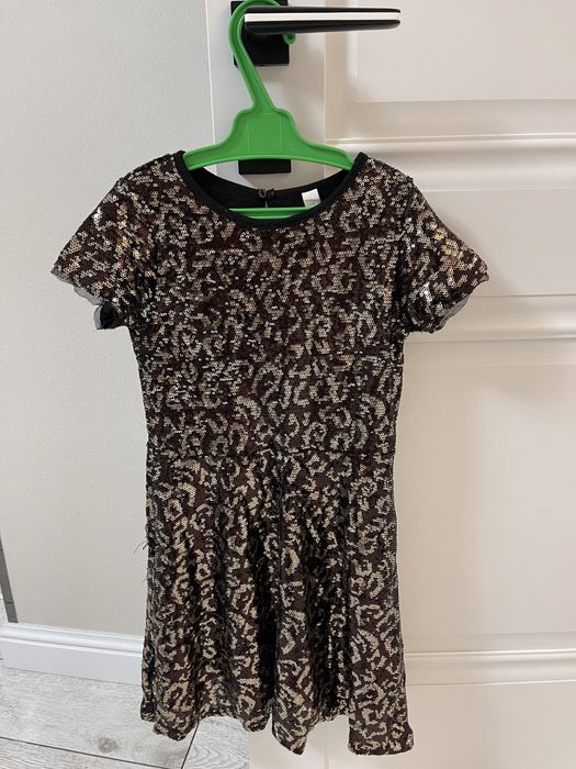 Продам нарядные платья на девочку