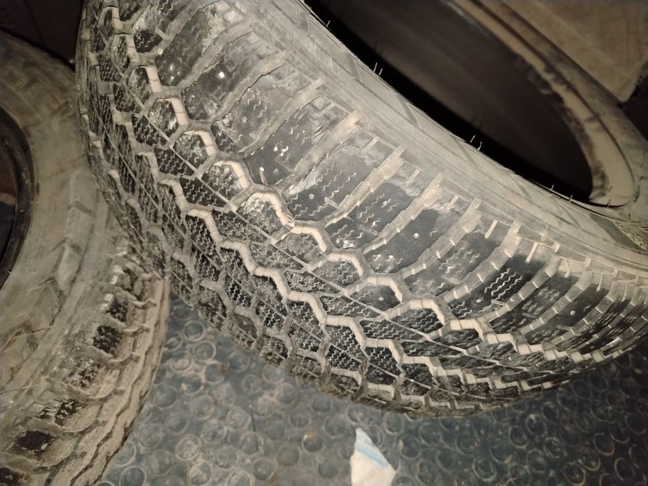 Шины зимнии состояние отличное. 16 размер 215.55. 3 шт .