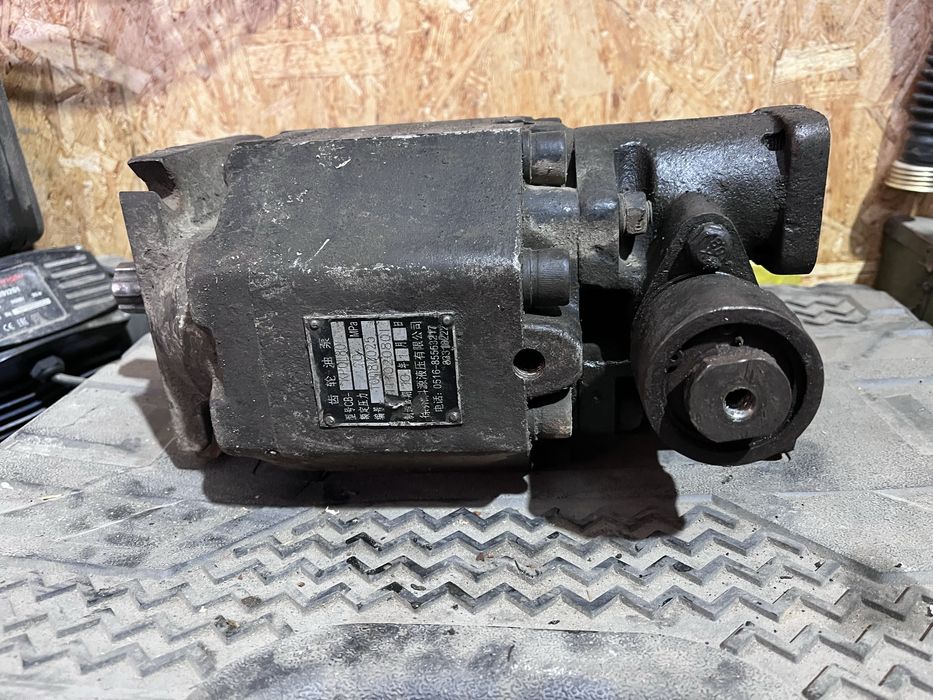 Насос подъема кузова с клапаном