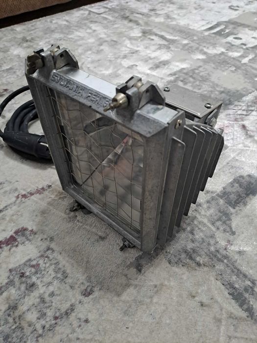 Lampa cu led pentru constructii 3000 Lumens 20W echivalent 177W