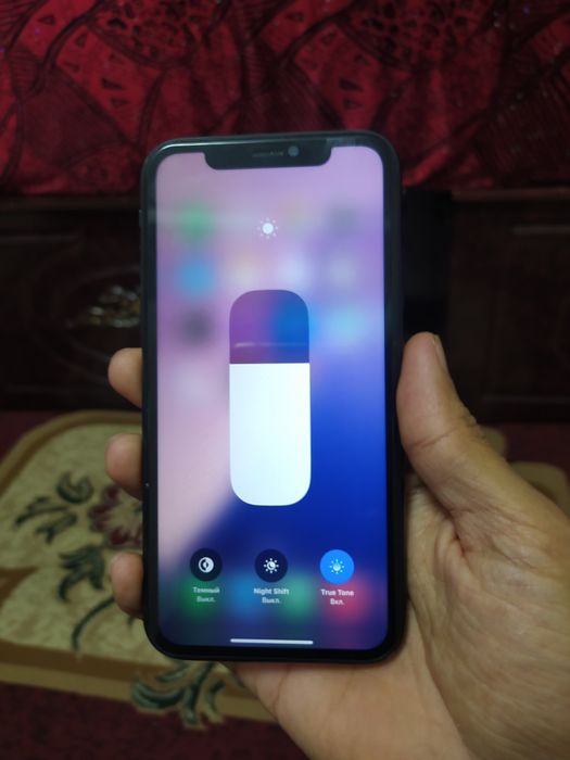 Iphone xr 128gb region zp/a ideal holatda aybi yoʻq hamma joyi tinniq