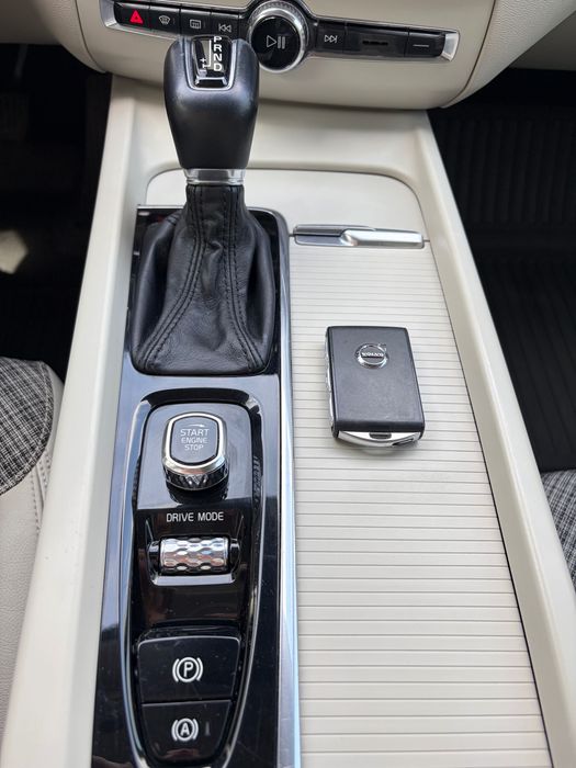 Vânzare autoturism marca VOLVO model XC-60