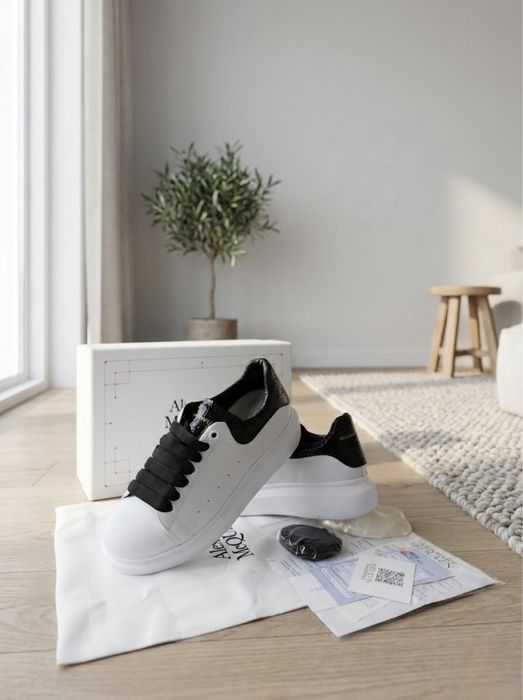 Adidasi Alexander M C Q U E E N Piele Neagra