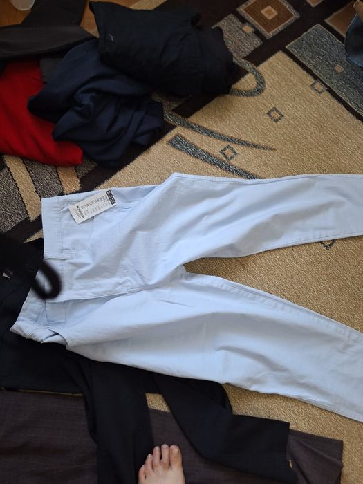 Vând pantaloni  de blugi  pentru  vara