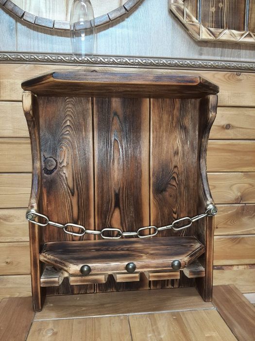 Деревянное пано ручной работы.