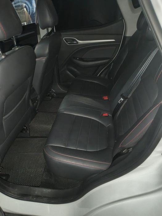 MG ZS mashinasi sotiladi