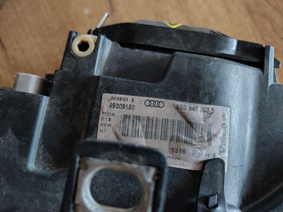 Faruri Xenon Audi A4 B6 2000-2004 Valeo D1S/H7 second hand