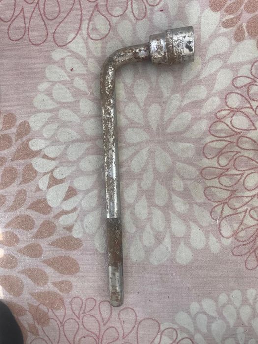 Головки, баллонник, домкрат