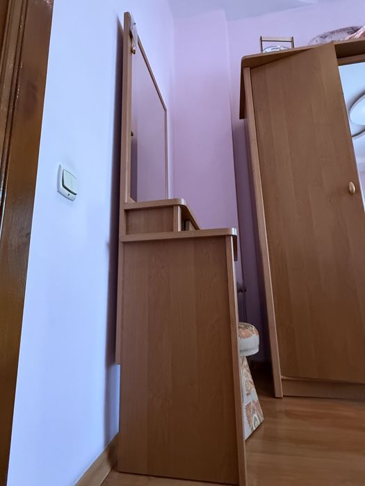 Туалетный столик, отдадим вместе с пуфиком