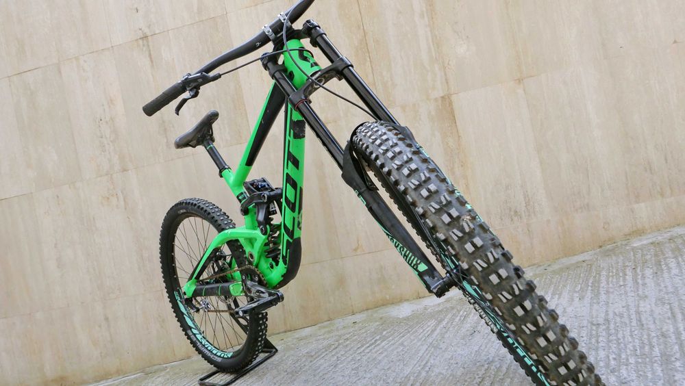 Scott Gambler 730 DH, Boxxer World Cup, RockShox Vivid RC2, Shimano Zee