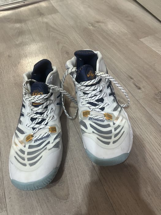 Продам кроссовки для волейбола