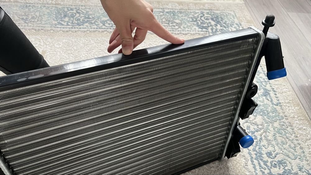 Запчасти радиатор  Renault