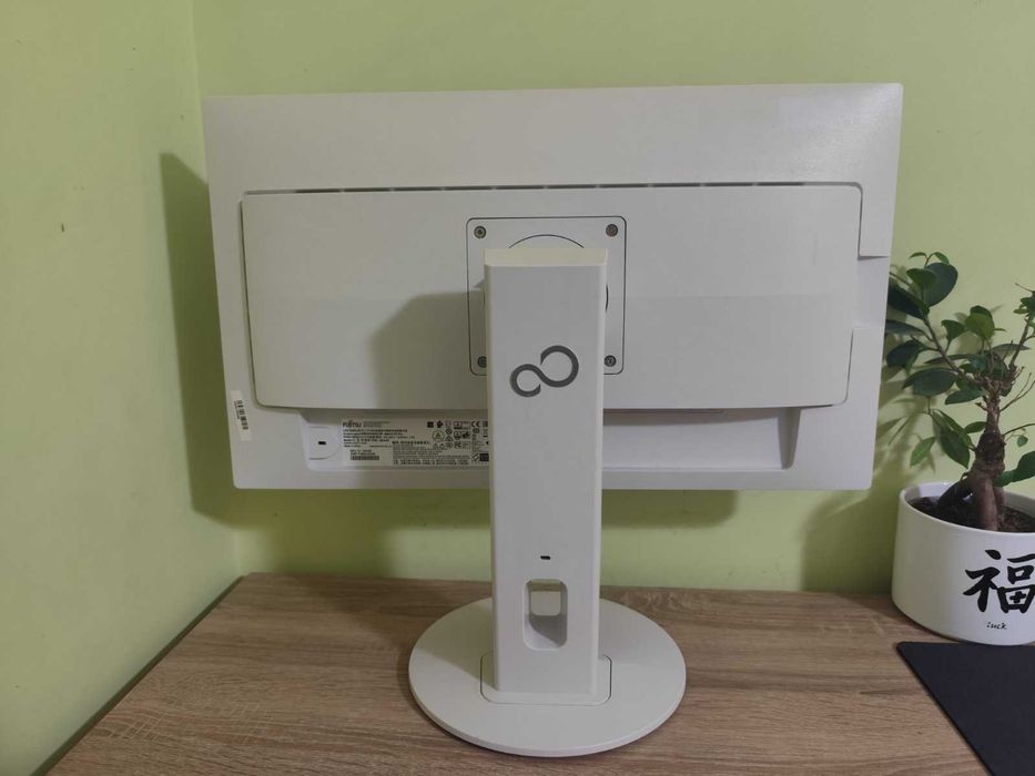 Монитор 24" Fujitsu