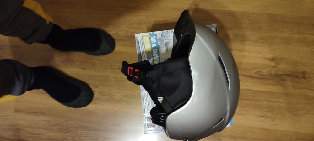 Скиорска каска размер L