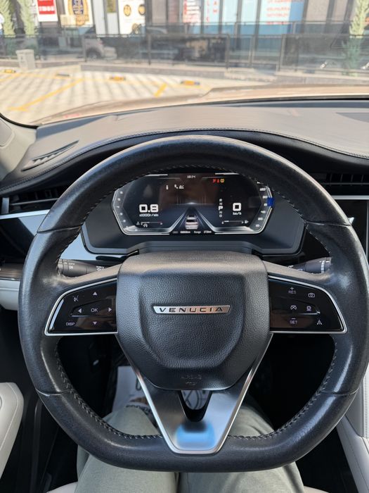 Nissan venucia star sotiladi