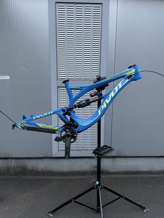 Pivot Phoenix Frame-set
