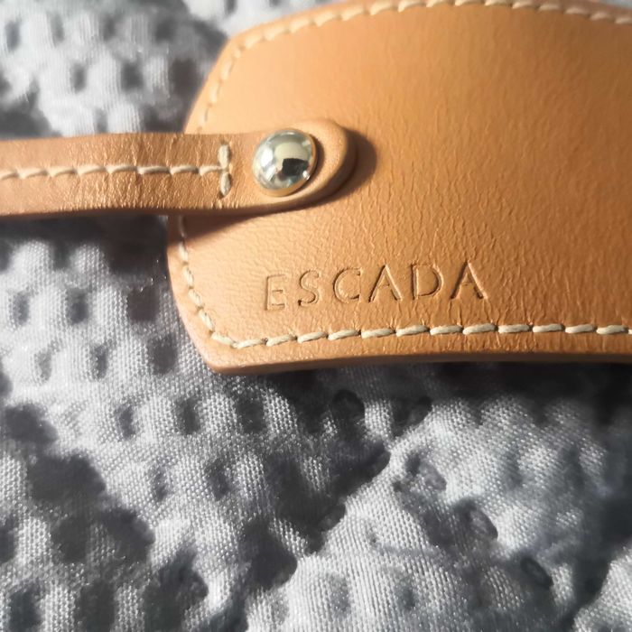 Escada дамска кожена гривна