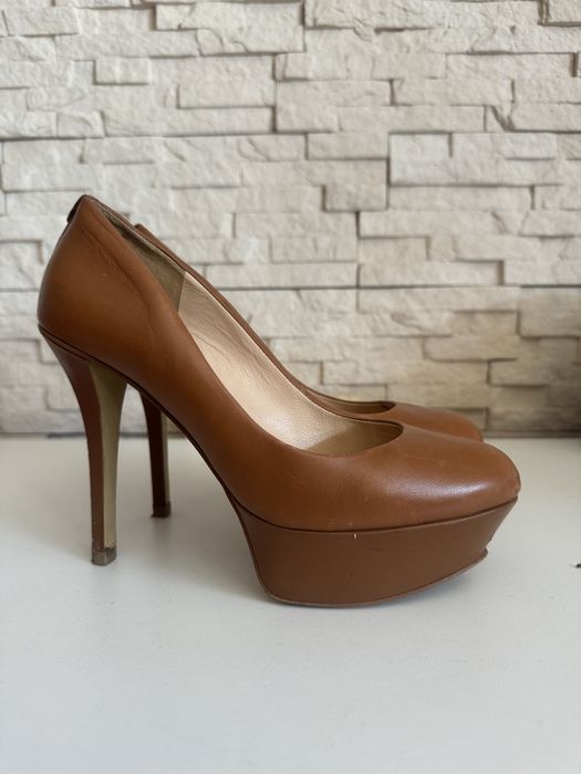 Обувки на ток GUESS 37 номер