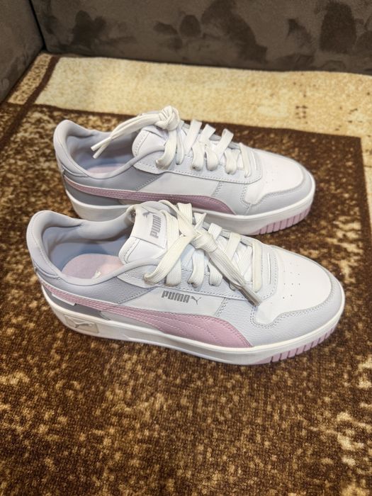 Дамски обувки Puma Carina Street