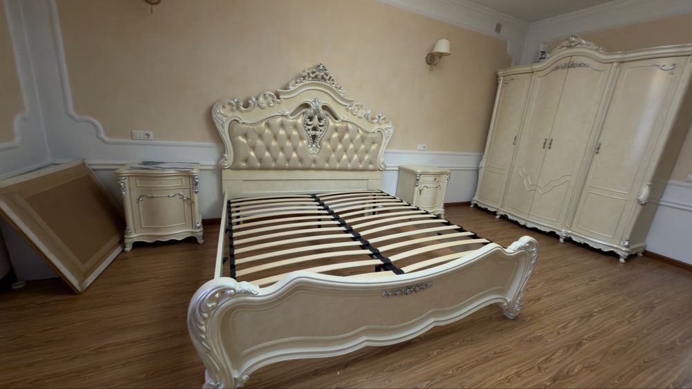 Спальный гарнитур