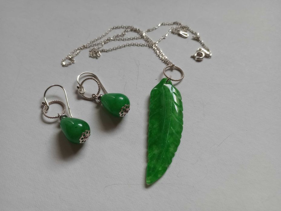 set argint si jad verde natural,cercei si lantisor cu pandantiv