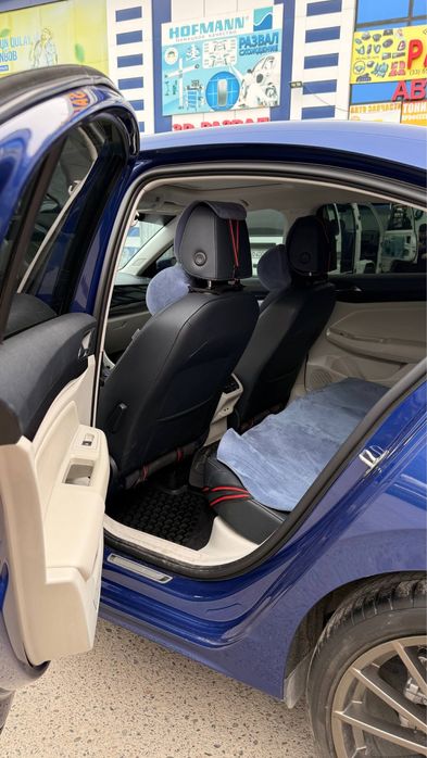 •Volkswagen E-Bora 2019•