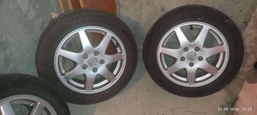 Продавам комплект джанти със зимни гуми