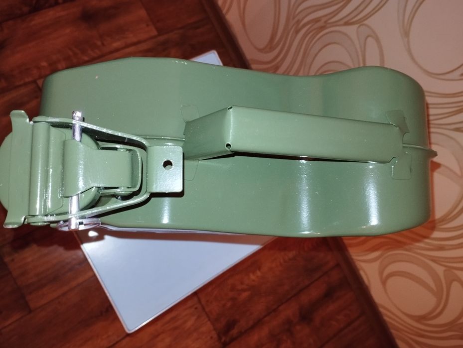 Металлическая канистра