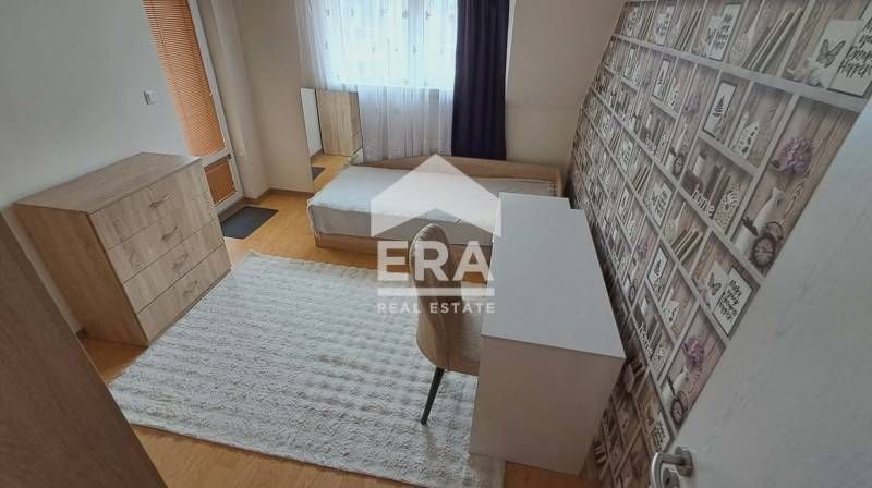 Тристаен, ексклузивен, обзаведен апартамент под наем, с южно изложение